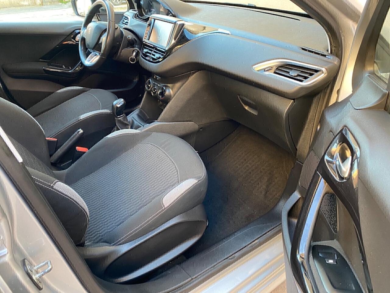 Peugeot 208 1.2 Benzina