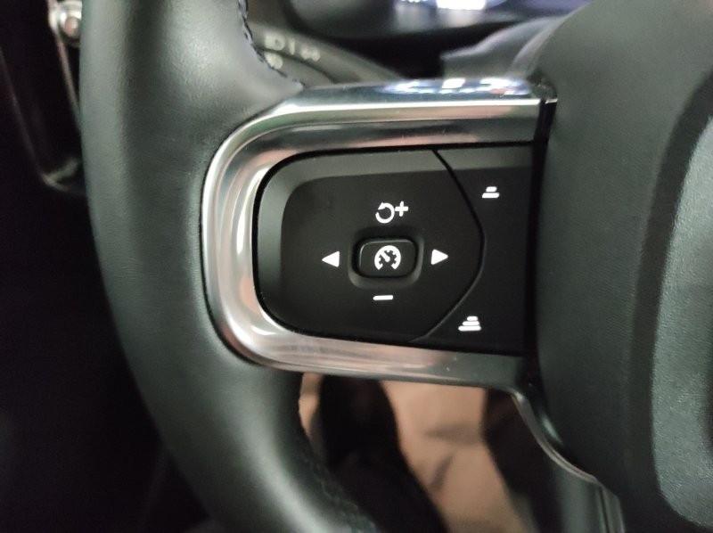 VOLVO XC40 (2017-->) - XC40 T5 Recharge Plug-in Hybrid Inscription