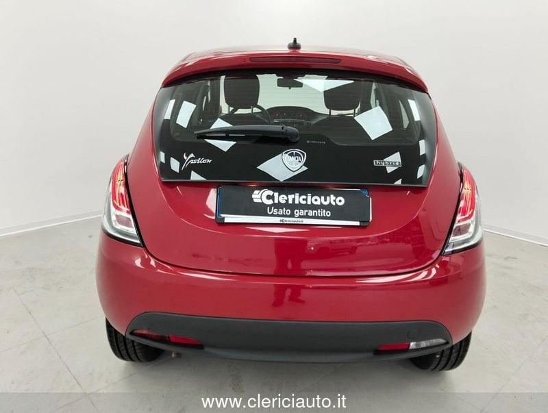 Lancia Ypsilon 1.0 FireFly 5 porte S&S Hybrid Ecochic Silver