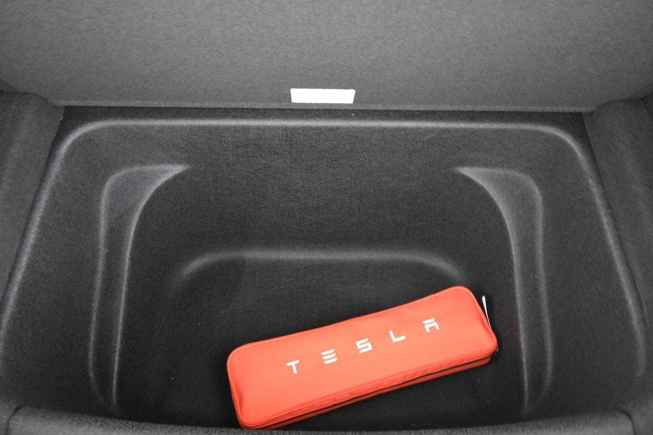 TESLA Model Y Performance Dual Motor awd +AUTOPILOT