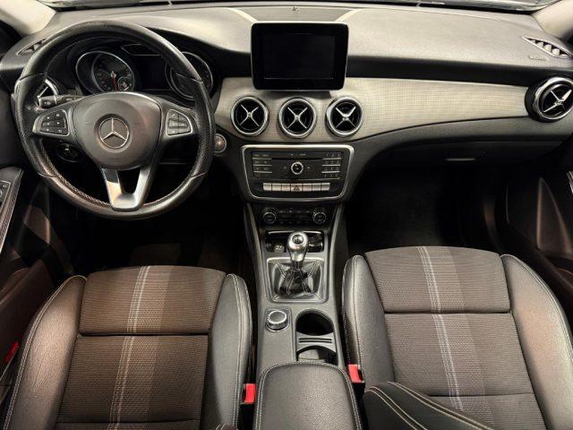 MERCEDES-BENZ GLA 180 d Premium