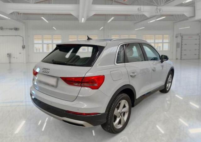 AUDI Q3 35 TDI S tronic Business Advanced