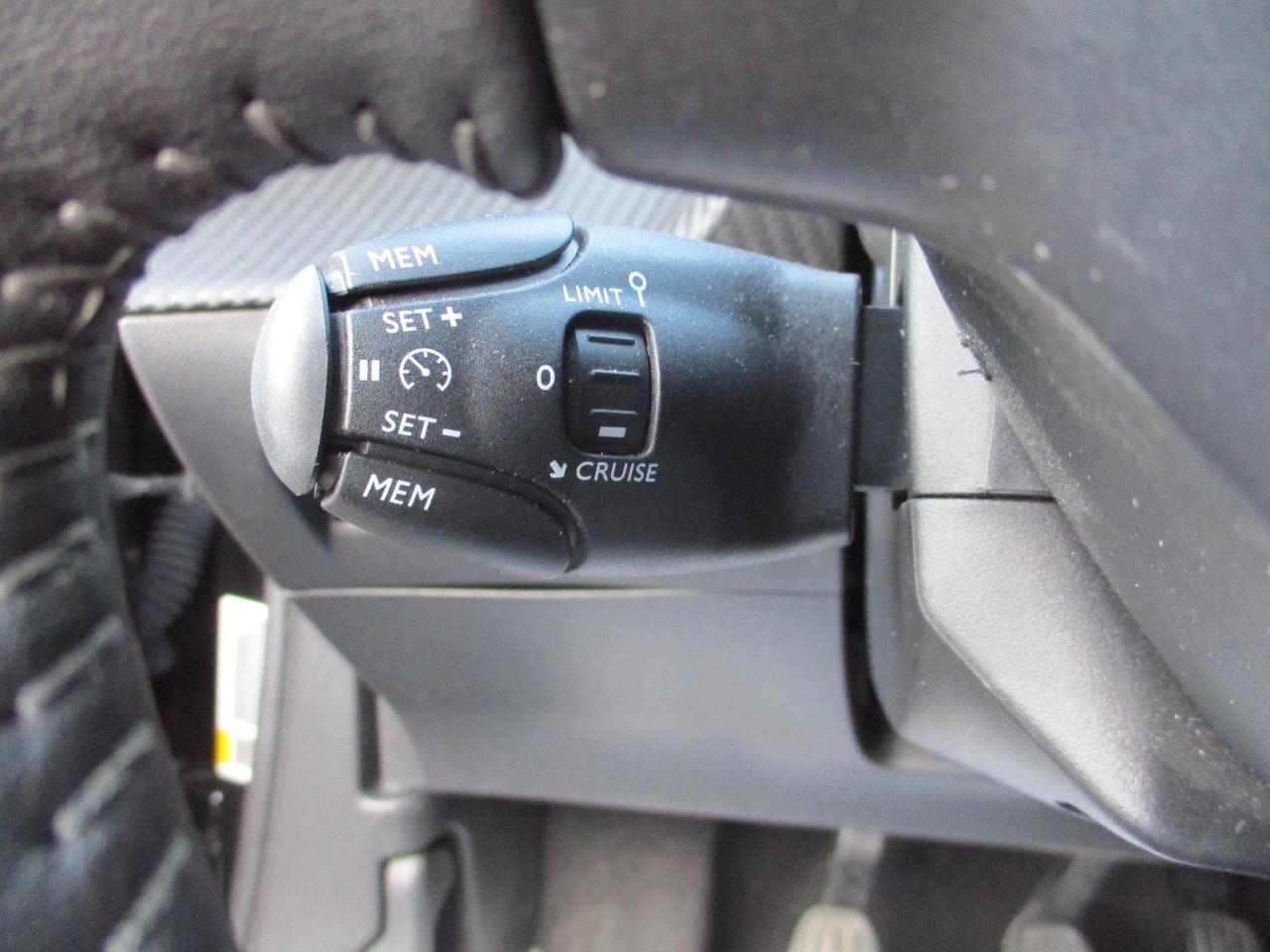 Peugeot 2008 PureTech 100 S&S Allure CarPlay/Led/Navi