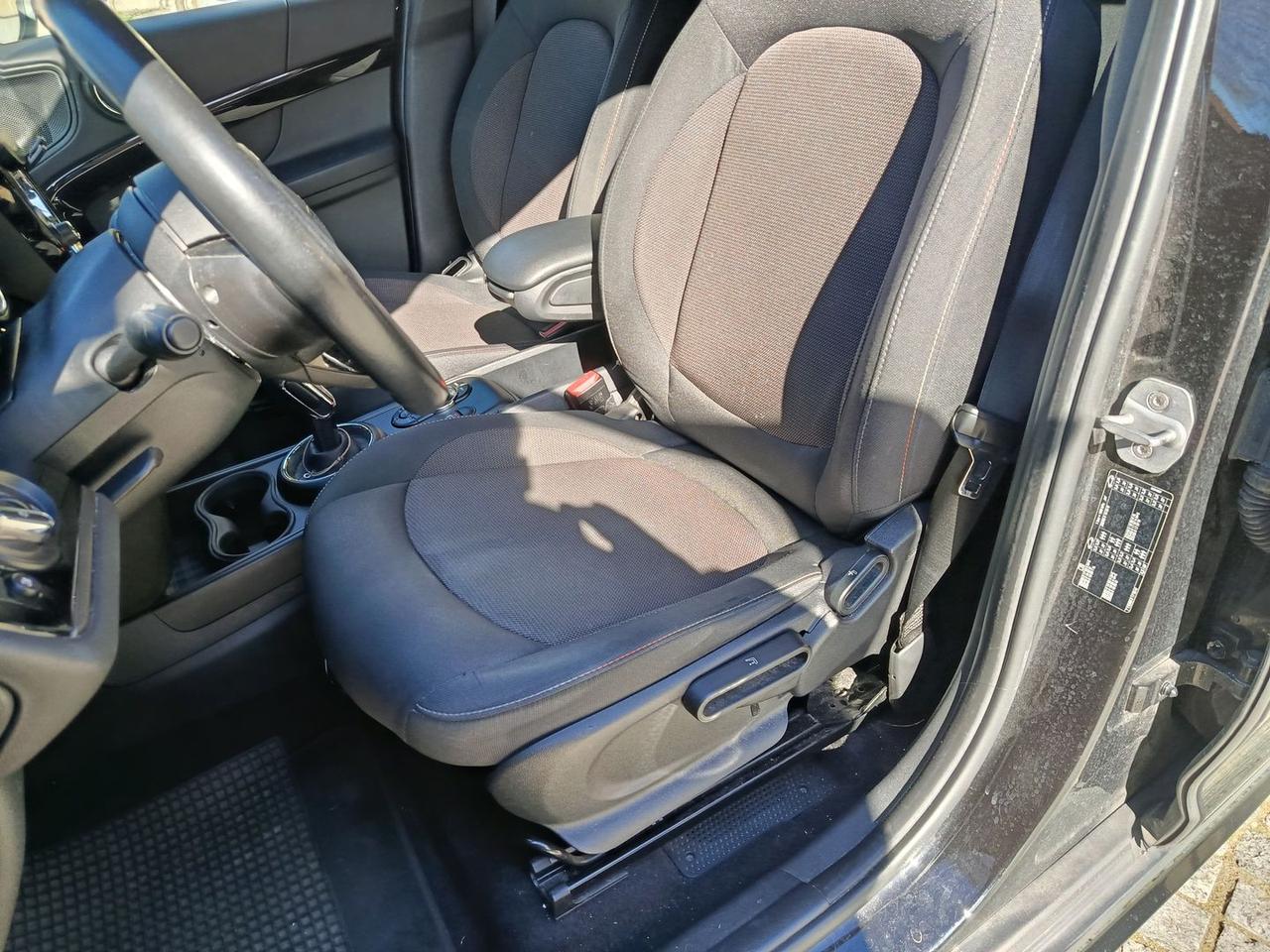 Mini Cooper Countryman Baker Street Edition #9408