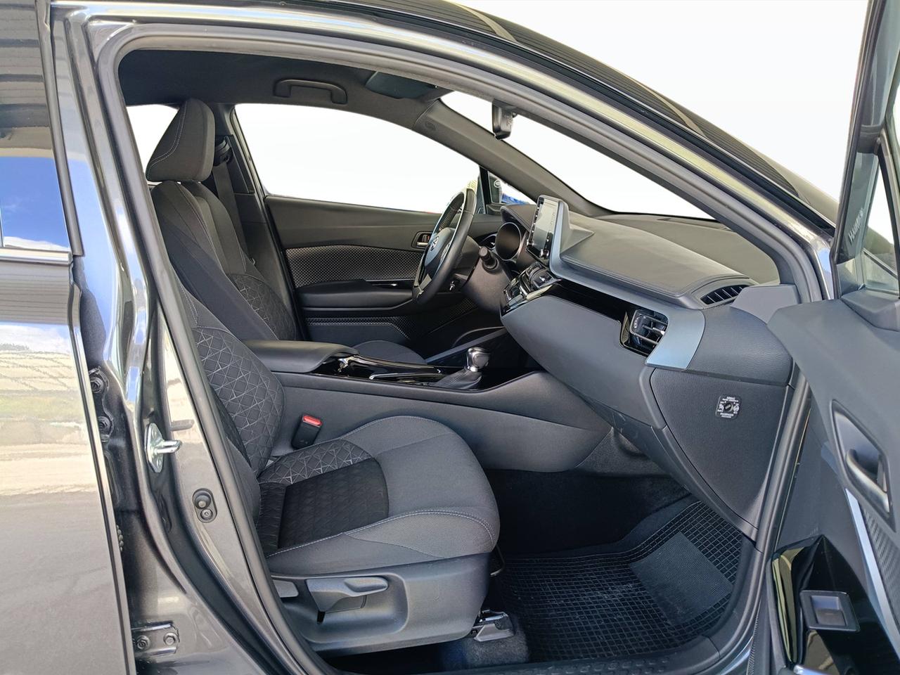 TOYOTA C-HR 2.0h Trend e-cvt