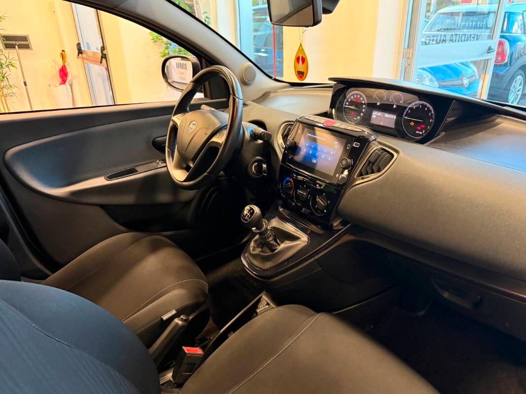 Lancia Ypsilon III 1.0 firefly hybrid Gold s&s 70cv 5p.ti