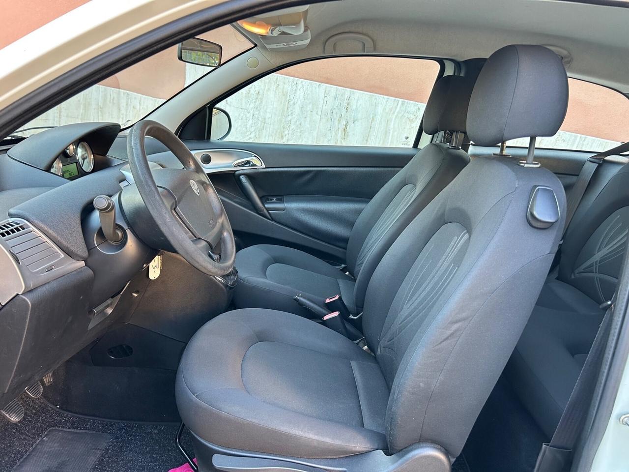 Lancia Ypsilon 1.3 MJT 75 CV Unyca