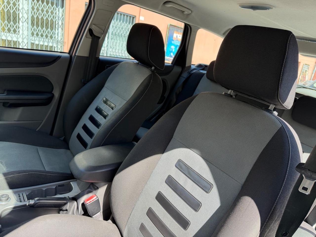 Ford Focus 1.6 TDCi 115 CV neopatentati - euro5 2011