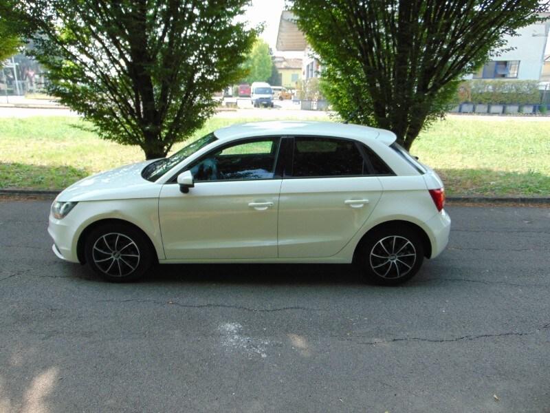 AUDI A1/S1 A1 SPB 1.6 TDI S tronic Attraction