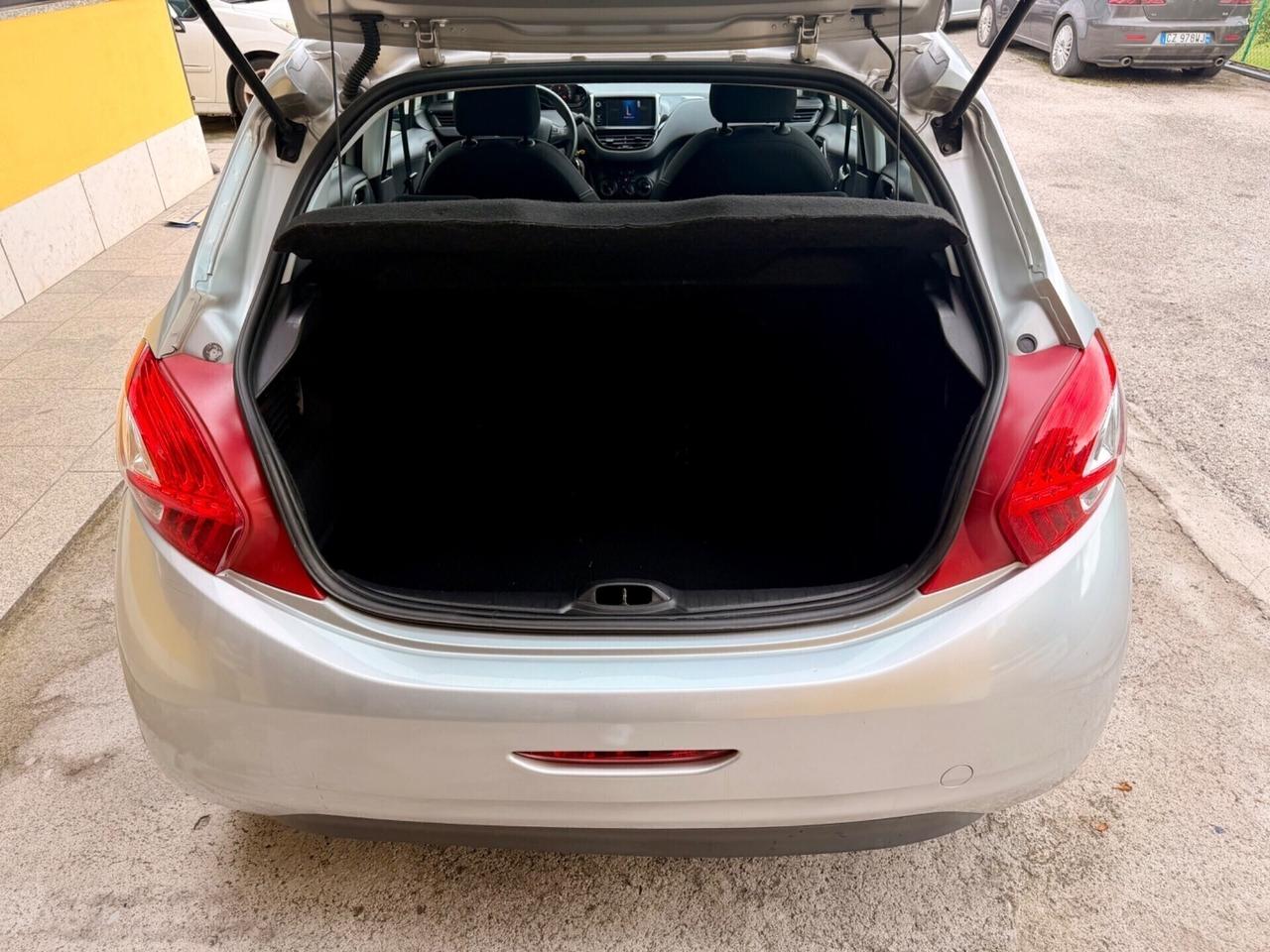 Peugeot 208 1.4 HDi 50kw OK NEOPATENTATI
