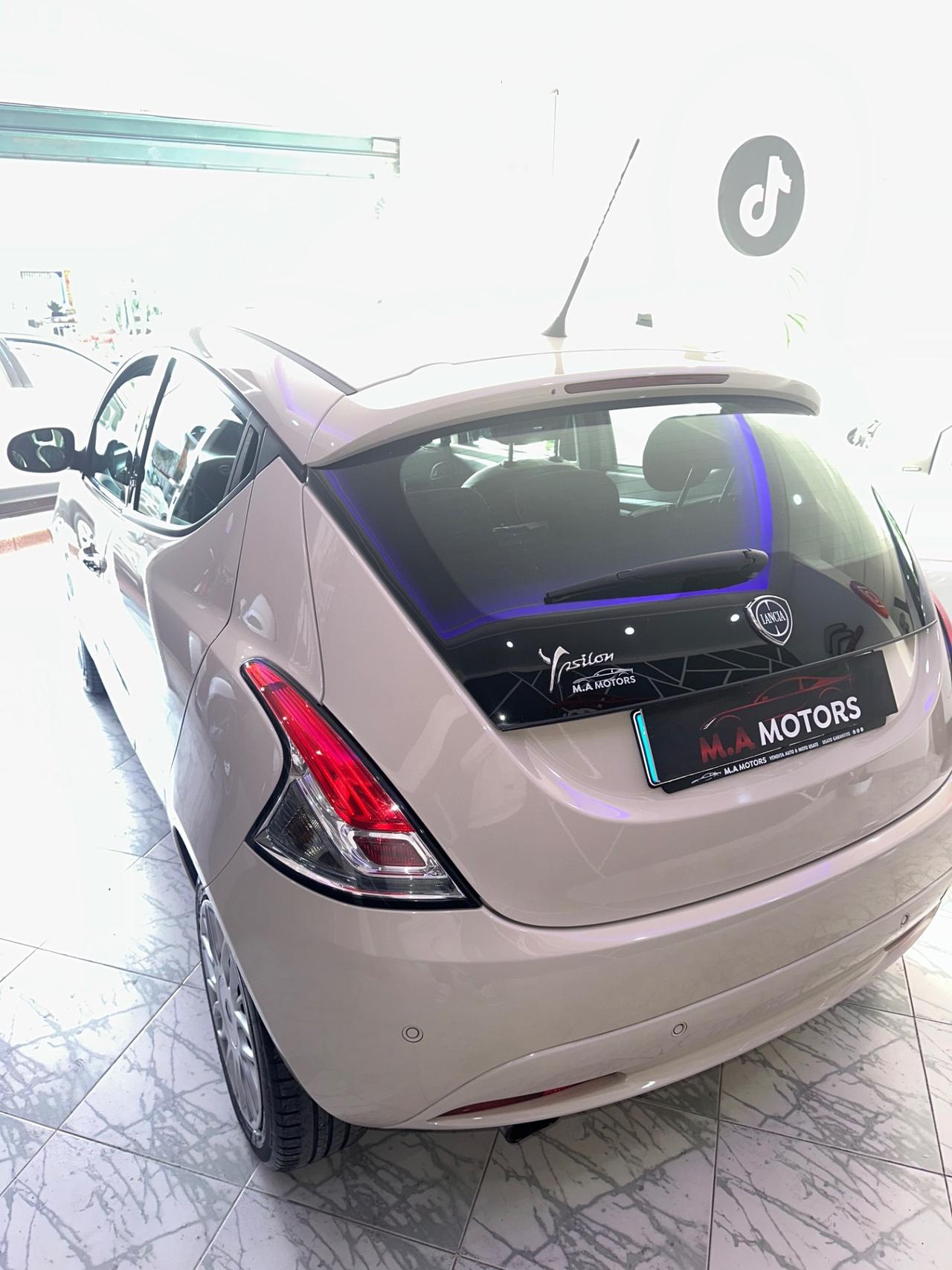 Lancia Ypsilon 1.2 69 CV 5 porte Silver