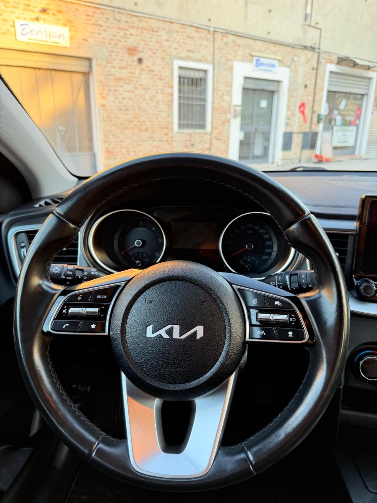 Kia Ceed 1.6 CRDi 136 CV MHEV DCT SW Business