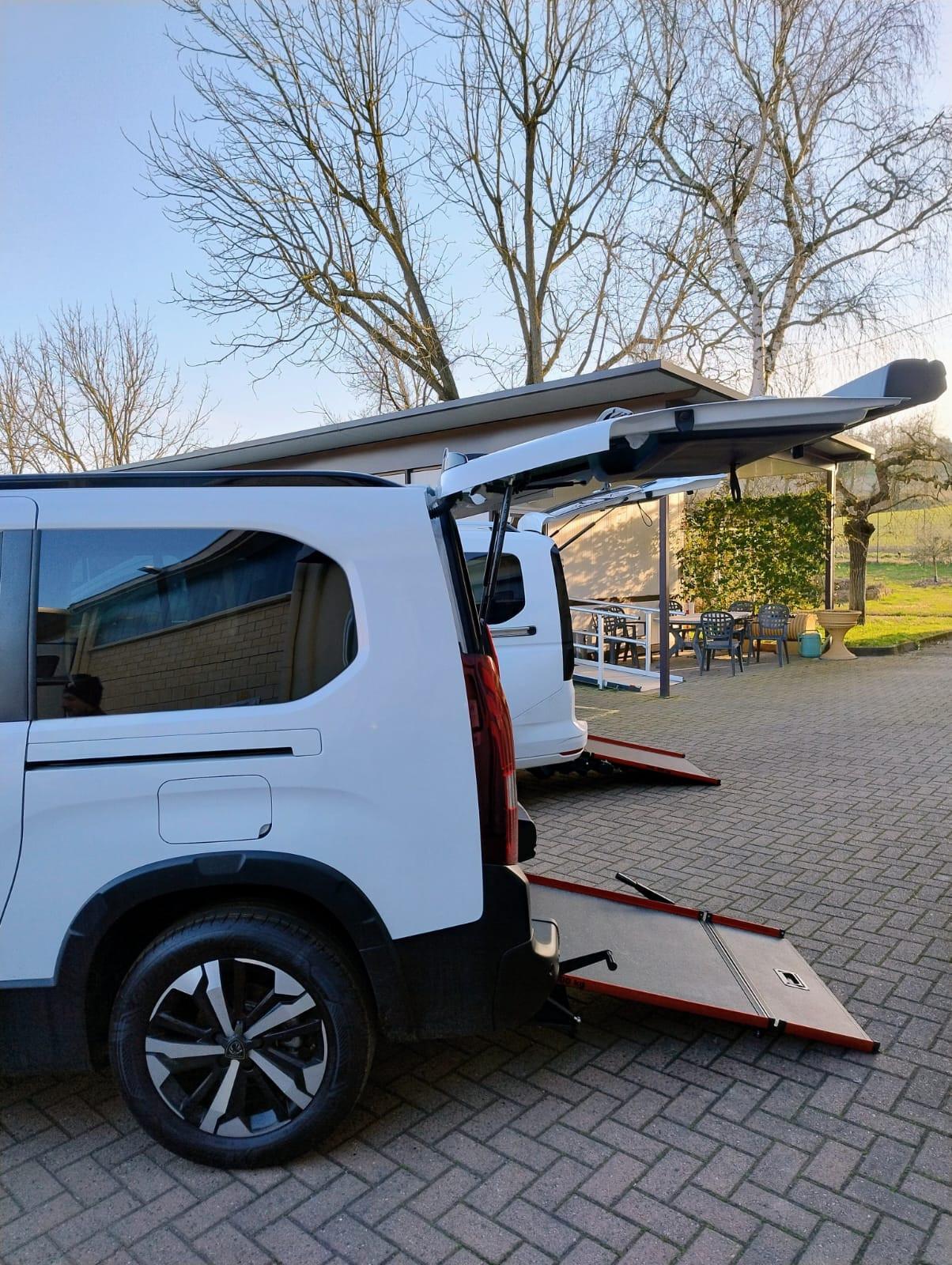 TRASPORTO DISABILI USO TAXI SERVIZIO SOCIO SANITARIO