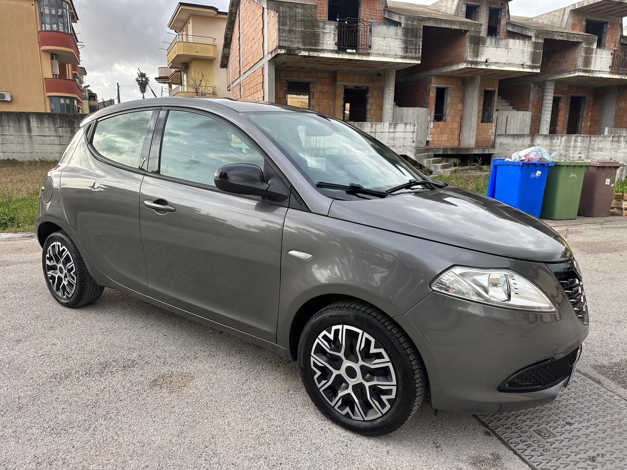 Lancia Ypsilon 1.2 69 CV 5 porte Gold