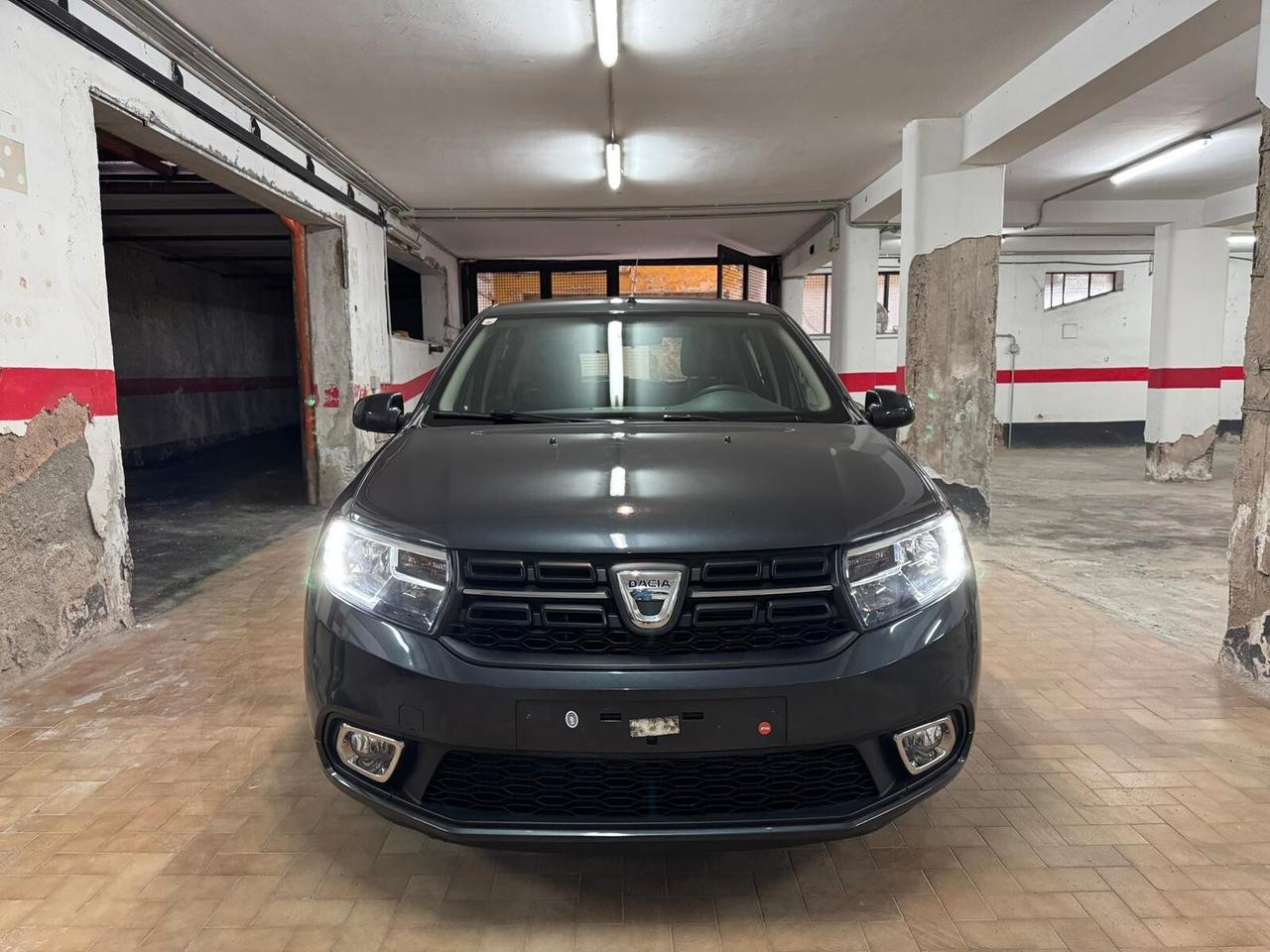 Dacia Sandero 1.0 Laureate NEOPATENTATI – Km Certificati – Garanzia 12 Mesi