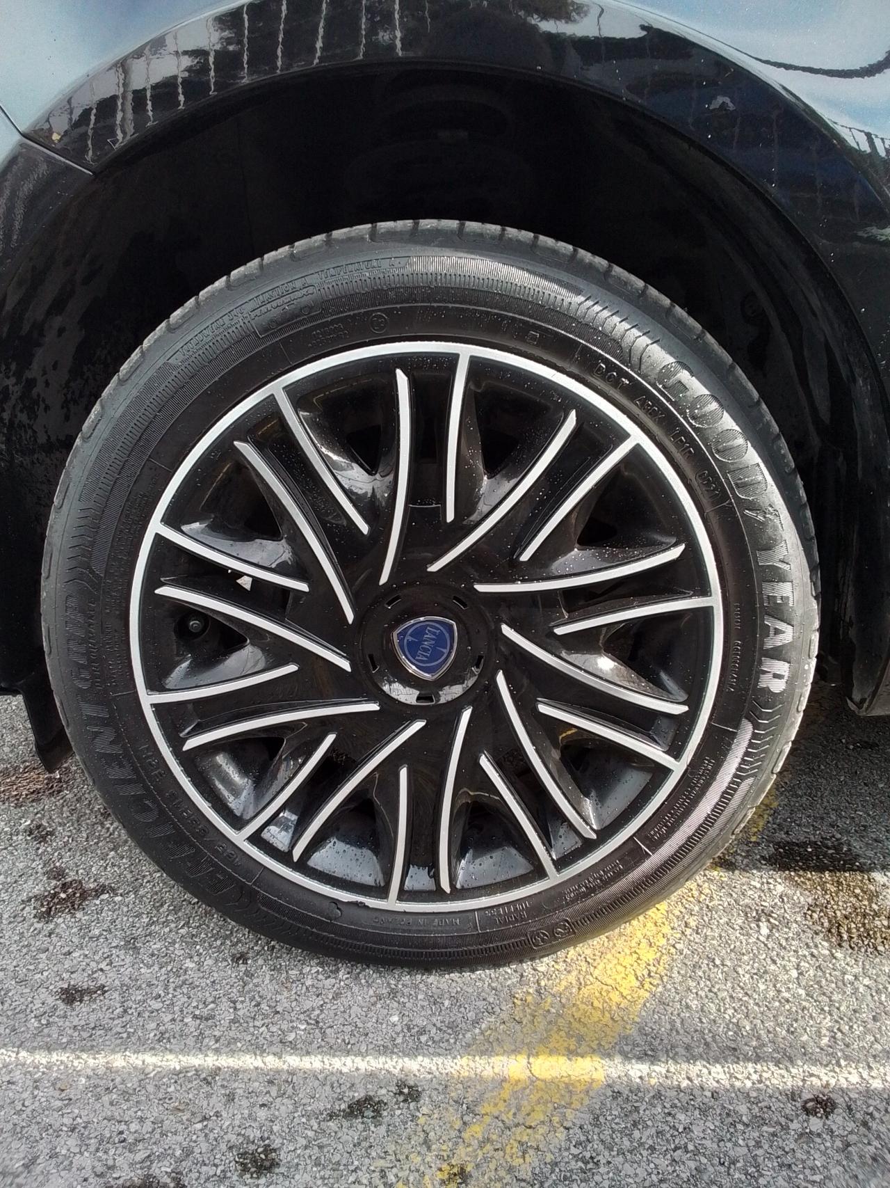 Lancia Ypsilon 1.0 FireFly 5 porte S&S Hybrid Ecochic Gold