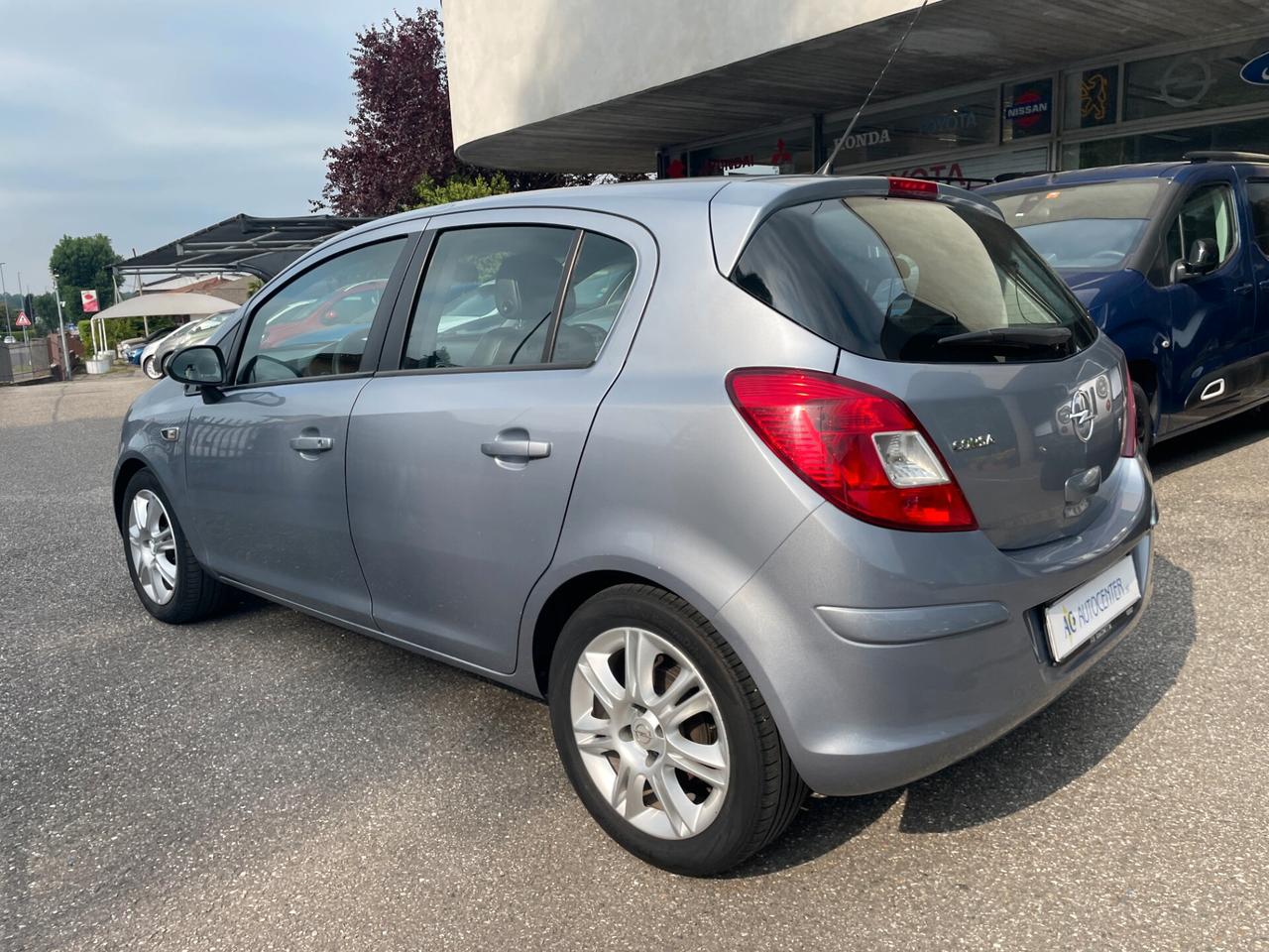 Opel Corsa 1.4 16V 5 porte Cosmo