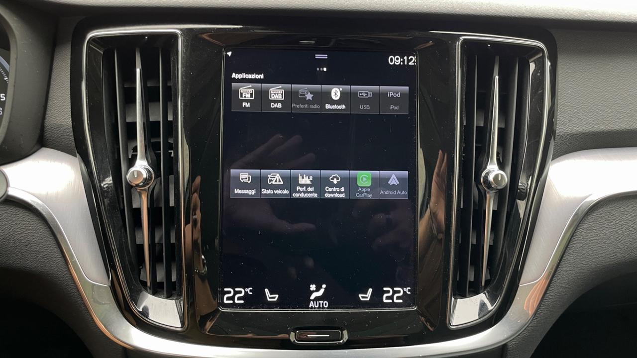 VOLVO V60 B4 2.0 GEARTRONIC MOMENTUM BUSINESS PRO 197CV - FULL LED, TETTO, SEDILI RISCALDABILI