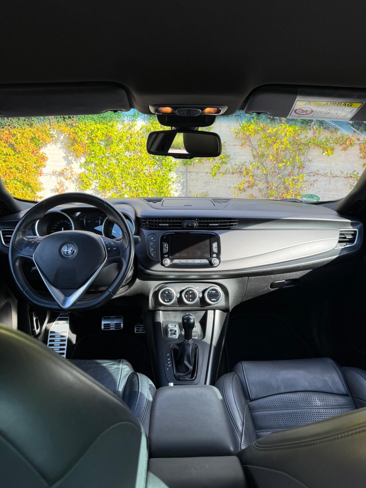Alfa Romeo Giulietta 1750 Turbo TCT Veloce Carbon look