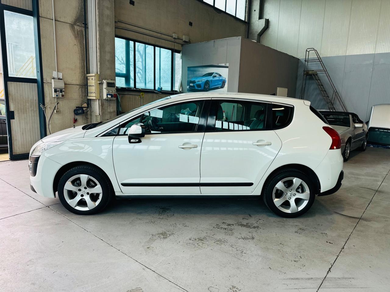 Peugeot 3008 1.6 HDi 110CV cambio robotizzato Business