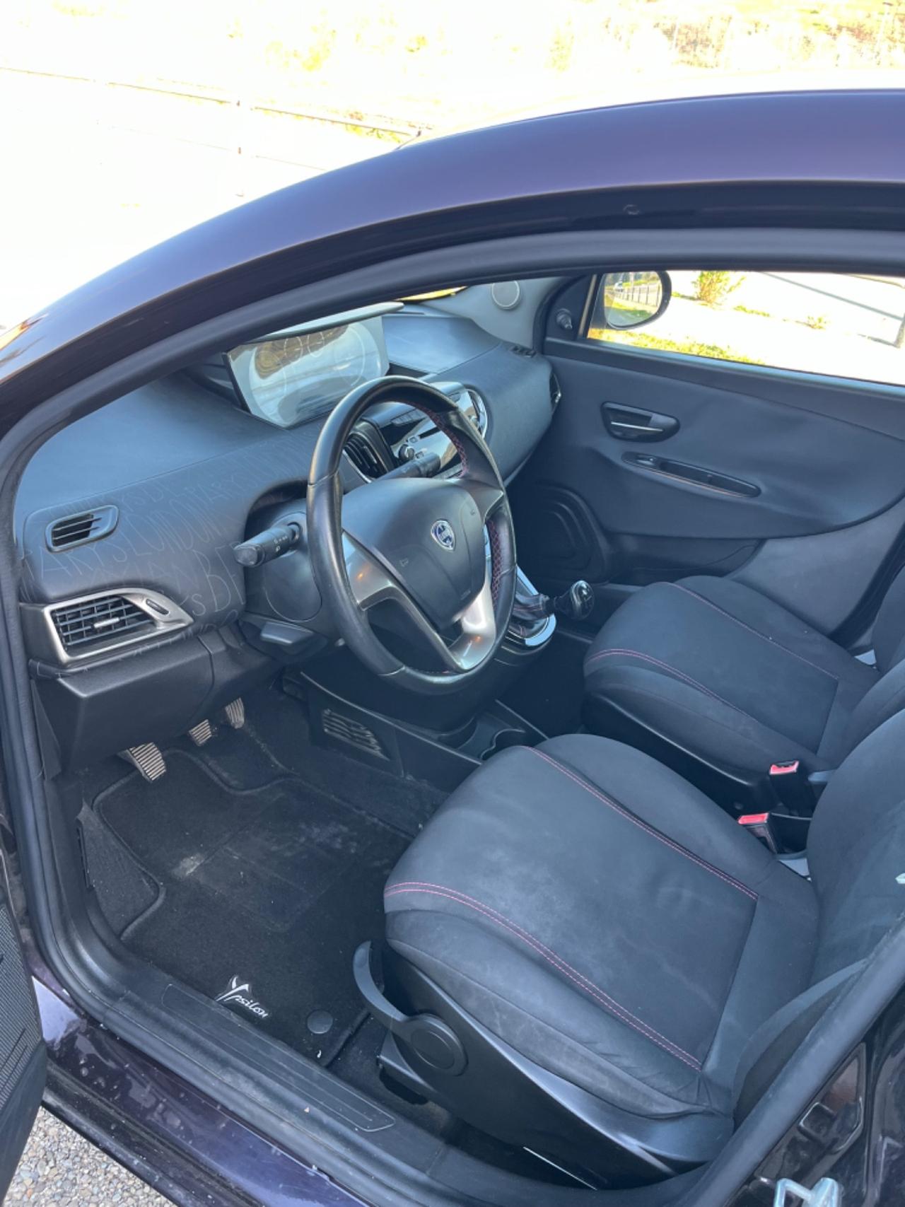 Lancia Ypsilon 1.3 MJT 16V 95 CV 5 porte S&S S Momodesign