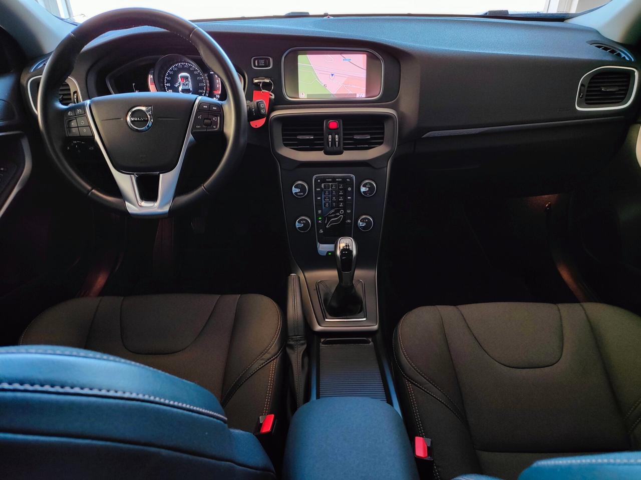 VOLVO V40 CROSS COUNTRY 2.0 D2