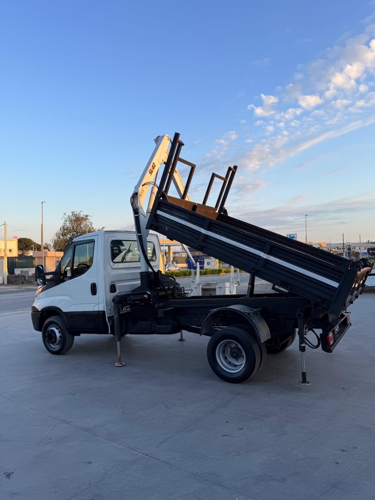 IVECO DAILY 70C17 GRU + CESTELLO RIBALTABILE