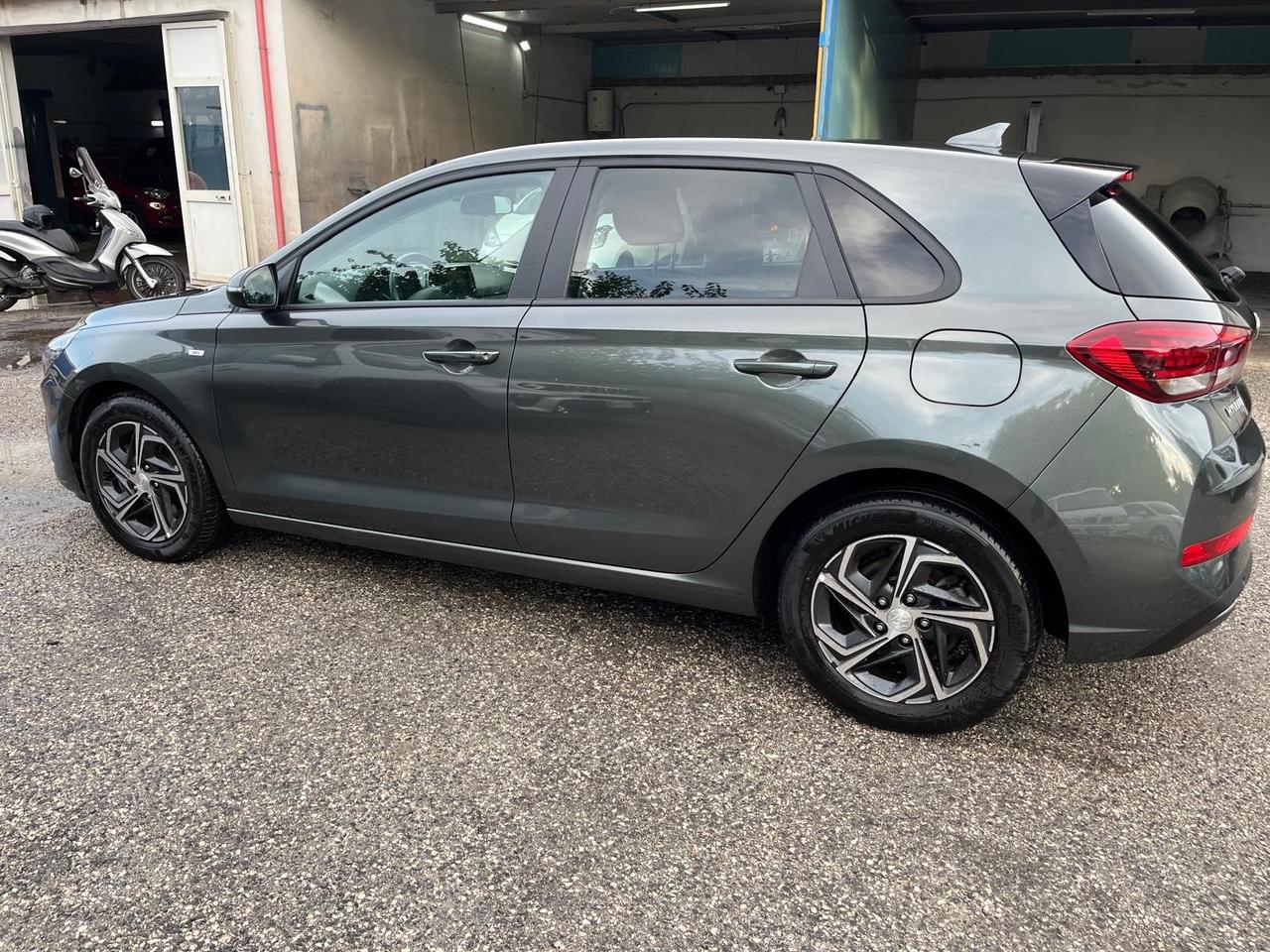 Hyundai i30-5p-1.0 hybrid- full-04/2023