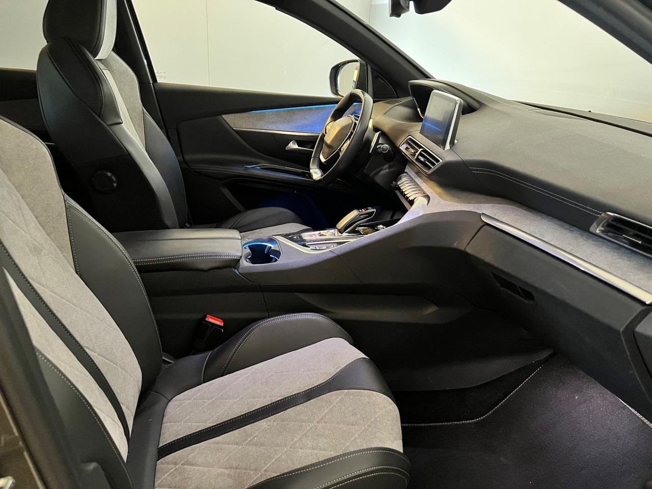 Peugeot 3008 Hybrid4 300 e-EAT8 GT