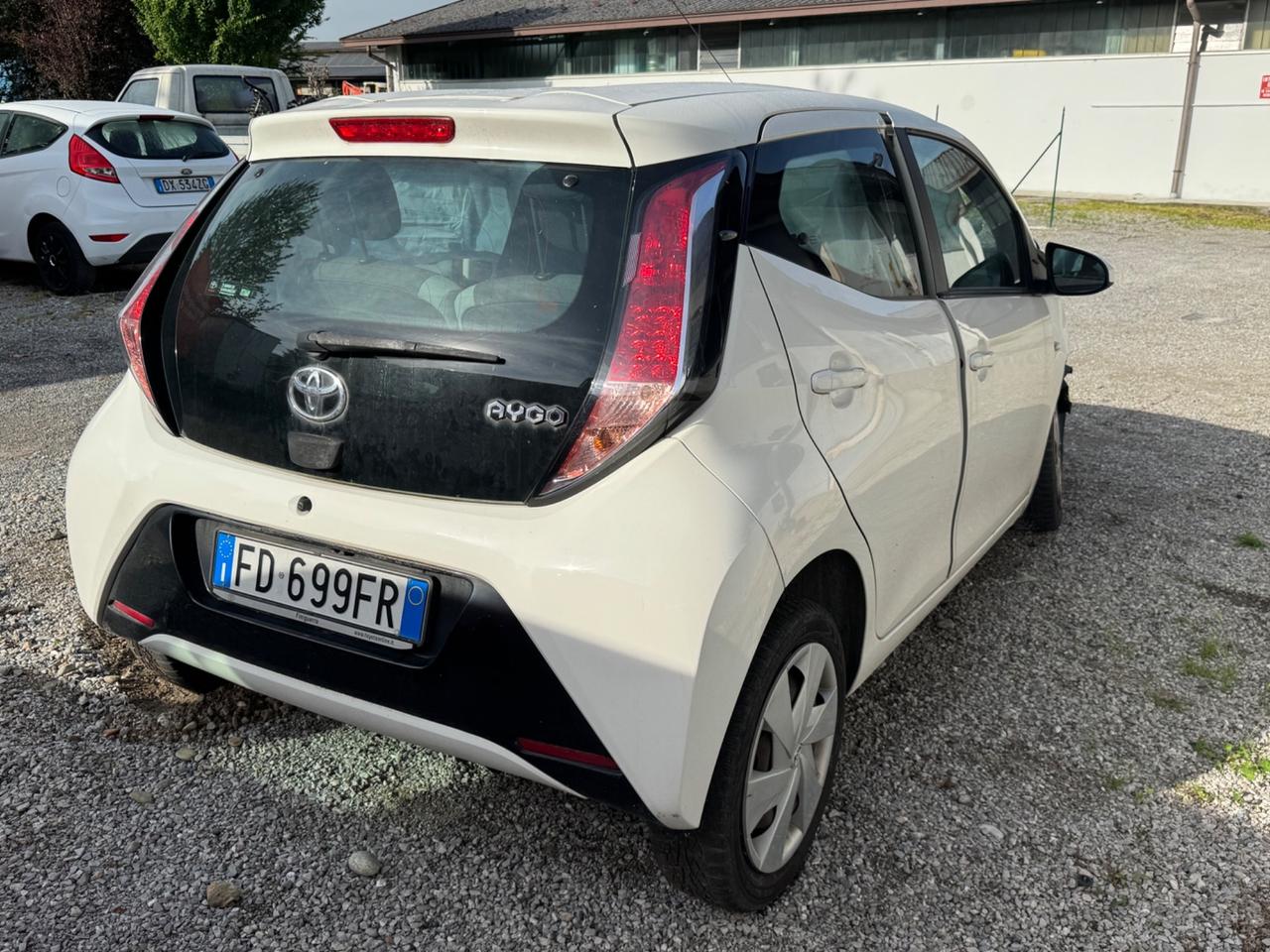Toyota Aygo 1.0 VVT-i 69 CV 5 porte x-play