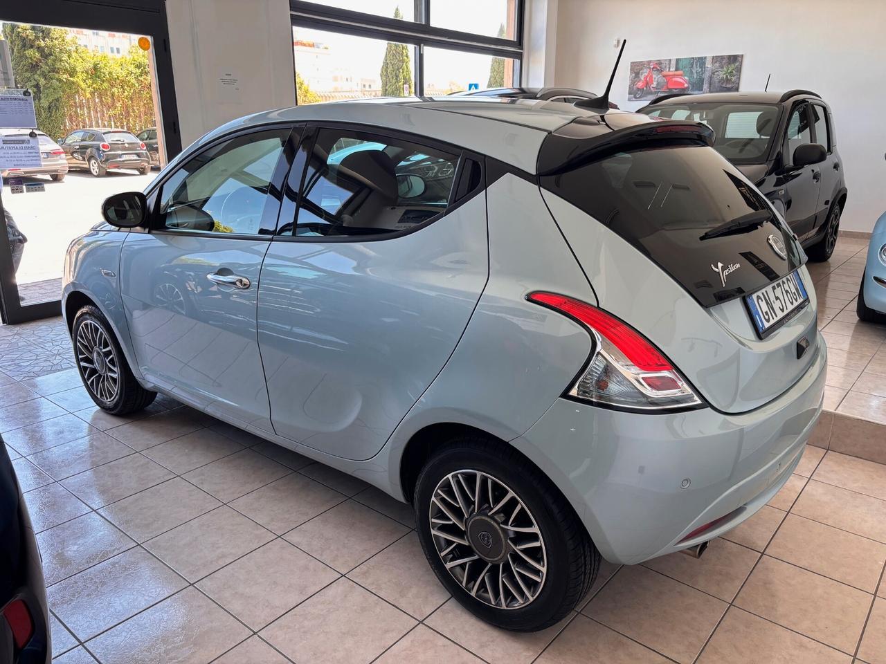 Lancia Ypsilon 1.0 70cv FireFly 5 porte S&S Hybrid Gold Plus