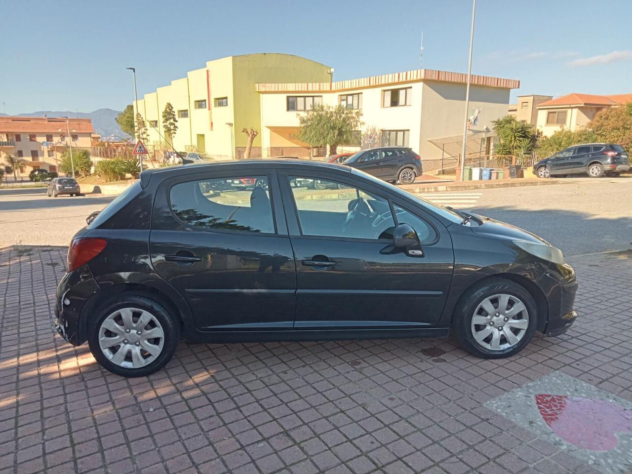 Peugeot 207 1.4 HDi 70CV 5p