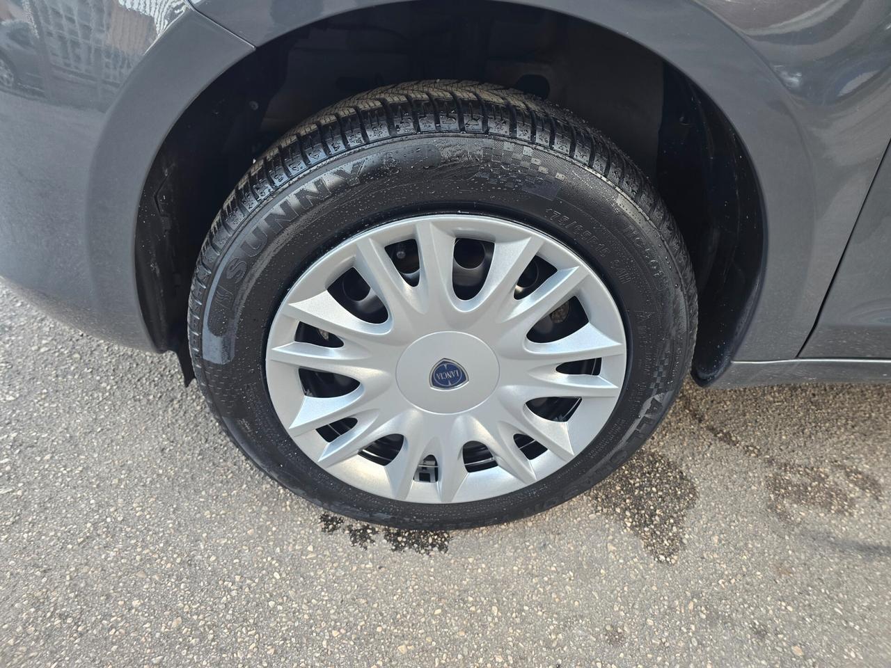 Lancia Ypsilon 0.9 TwinAir 85 CV 5 porte Metano Ecochic Elefantino