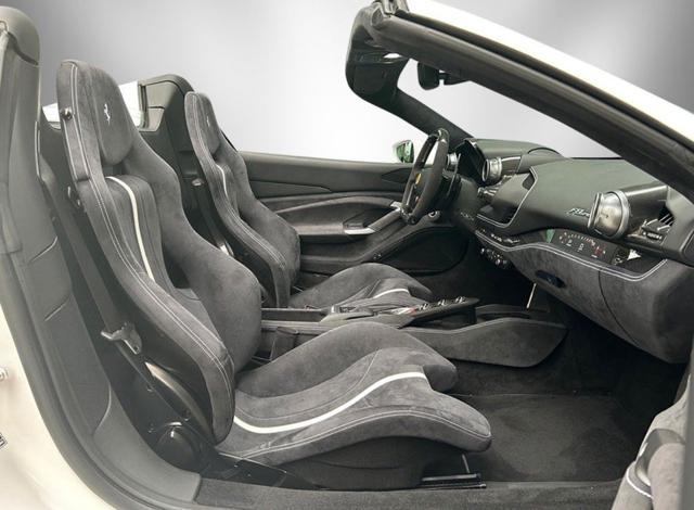FERRARI F8 Spider "SPEDIZIONE SU RICHIESTA IN TUTTO IL MONDO"