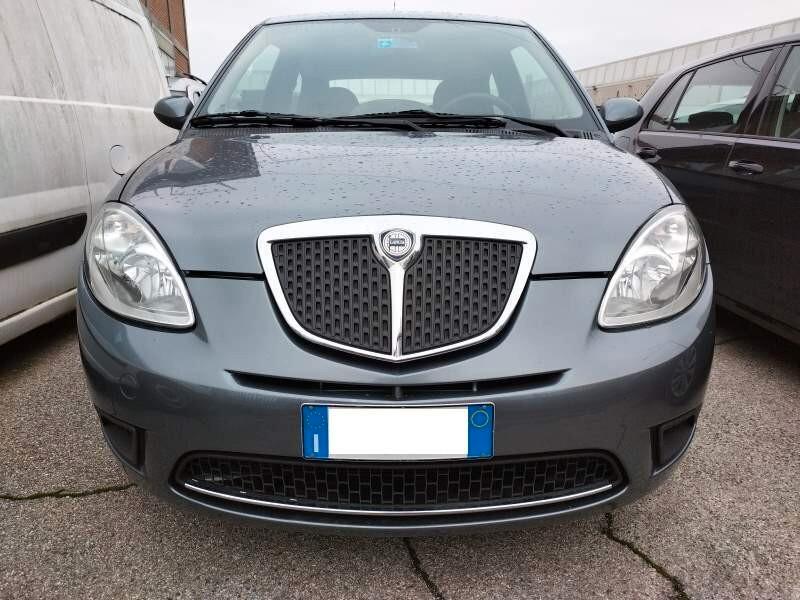 Lancia Ypsilon 1.4 Oro Giallo