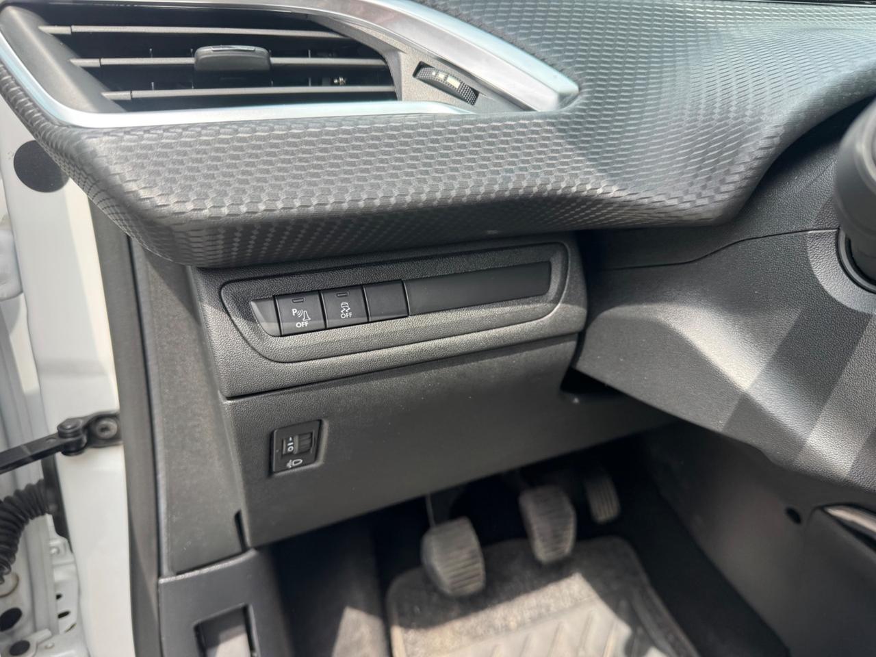 Peugeot 2008 1.2 BENZINA 82CV Allure 2016