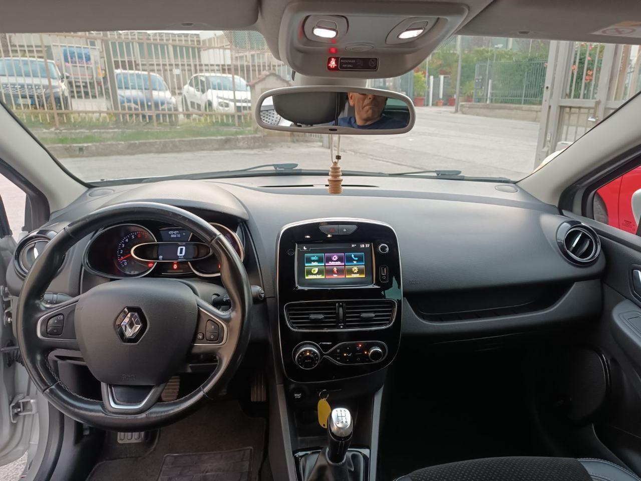 RENAULT Clio TCe 12V 90 CV 5 porte Moschino Intens
