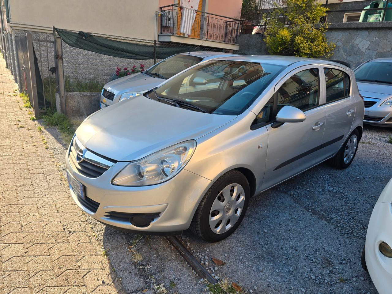 Opel Corsa 1.2 5 porte Club NEOPATENTATI