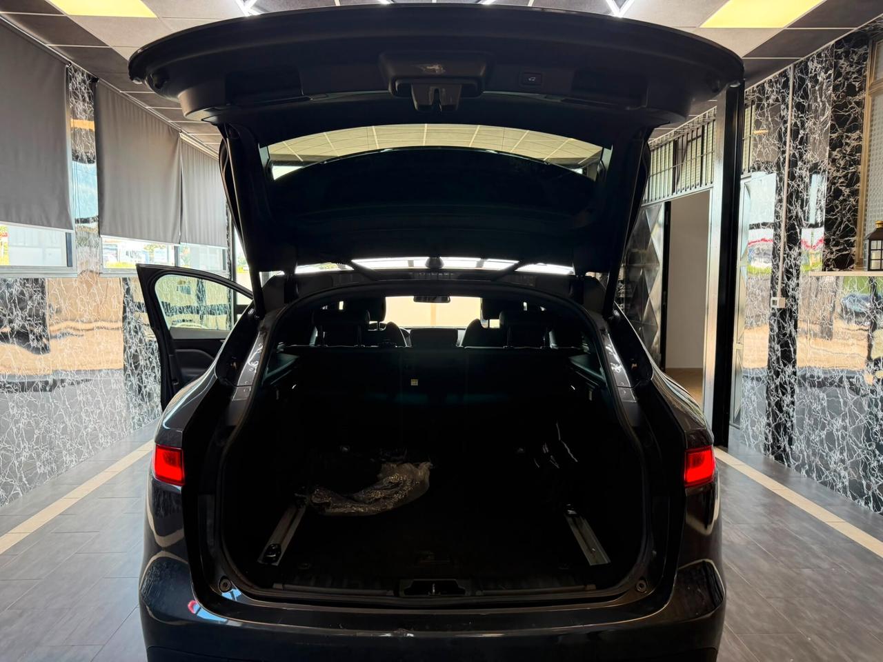 Jaguar F-Pace 3.0 D V6 300 CV AWD aut. R-Sport