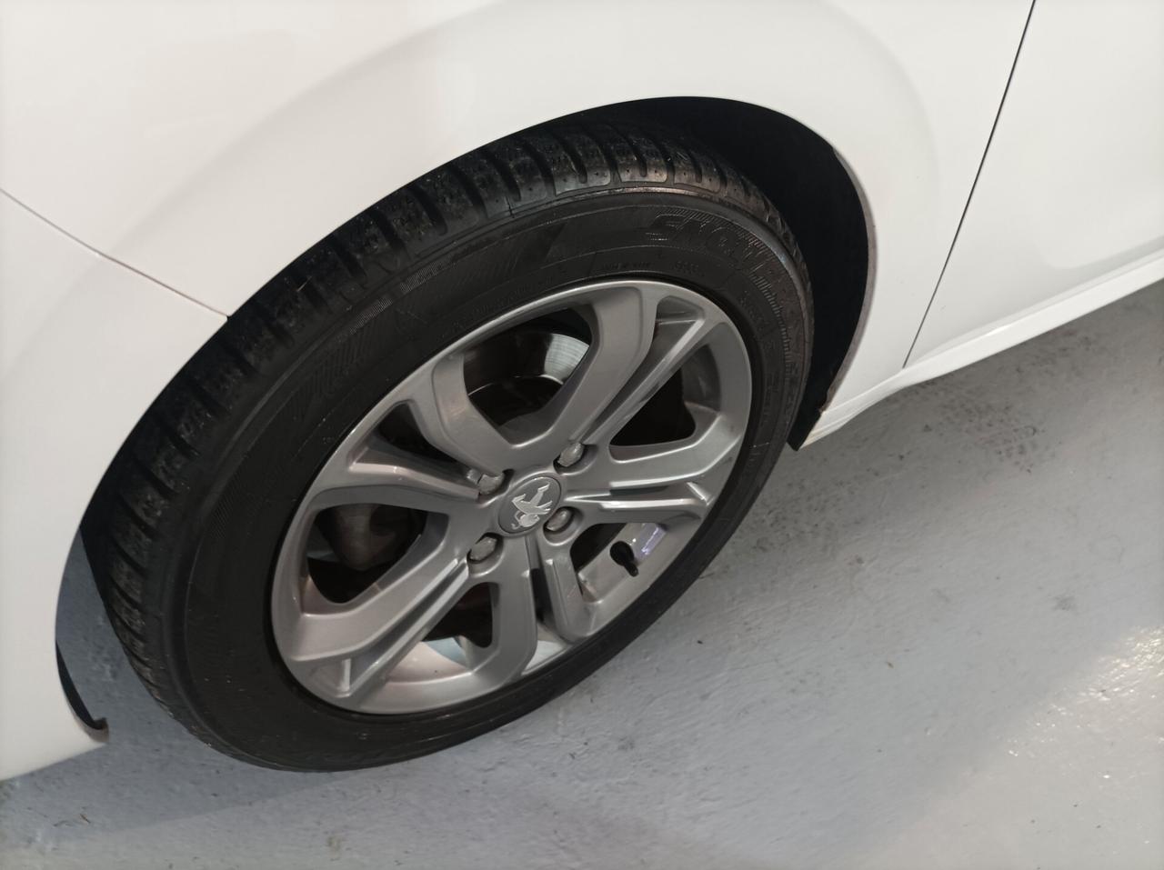 Peugeot 208 1.2 VTi 82 CV Allure DISTRIB NUOVA!!