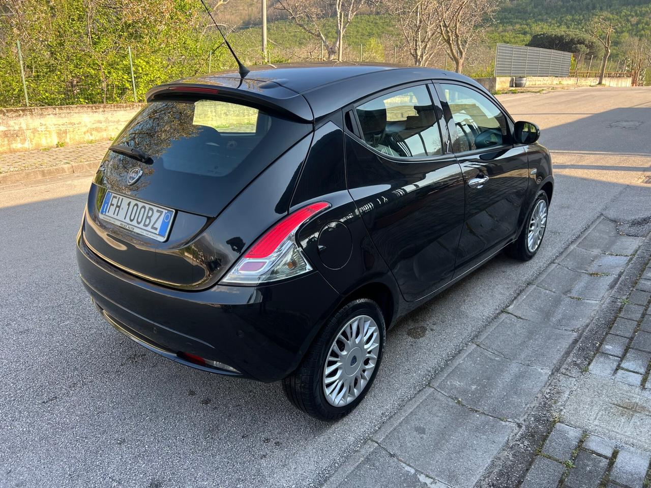 Lancia Ypsilon 1.2 benzina 69cv Gold 2017
