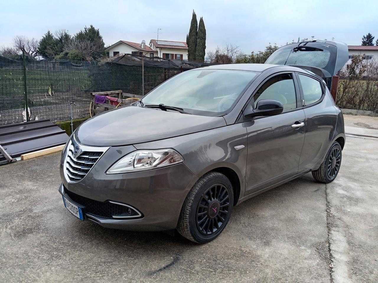 Lancia Ypsilon 0.9 TwinAir 85 CV 5 porte S&S Gold