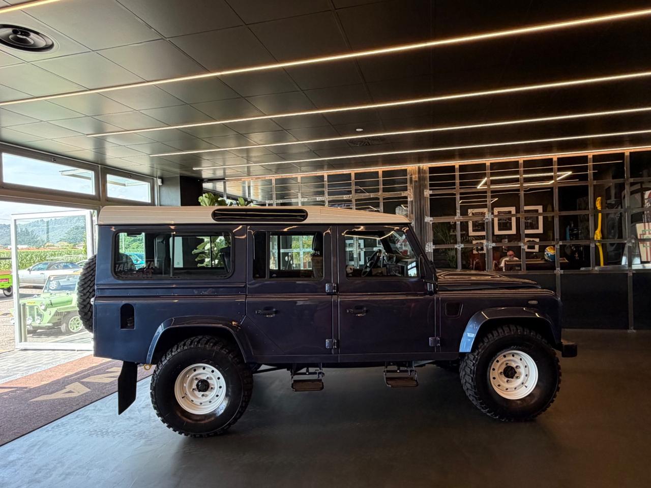 Land Rover Defender 110 2.4 TD4 Station Wagon "The World's Style"