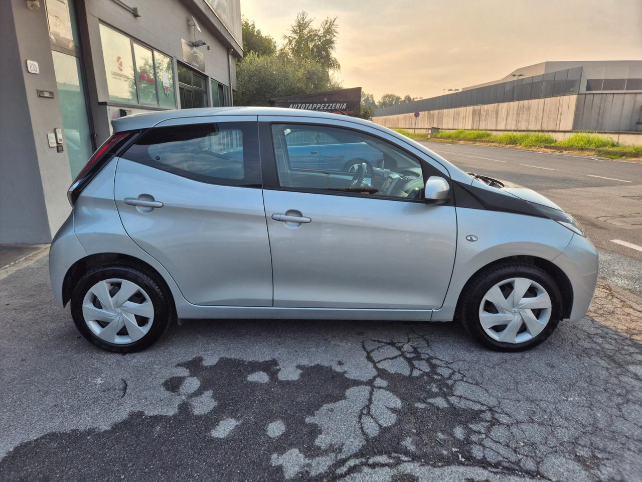 Toyota Aygo 1.0 VVT-i 69 CV 5 porte x-cool TSS