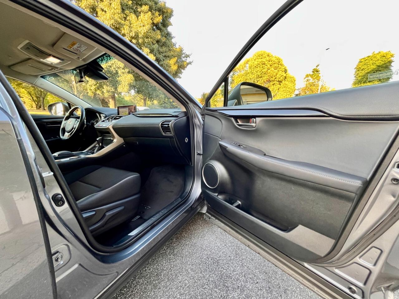 Lexus NX 300h Hybrid 4WD Business