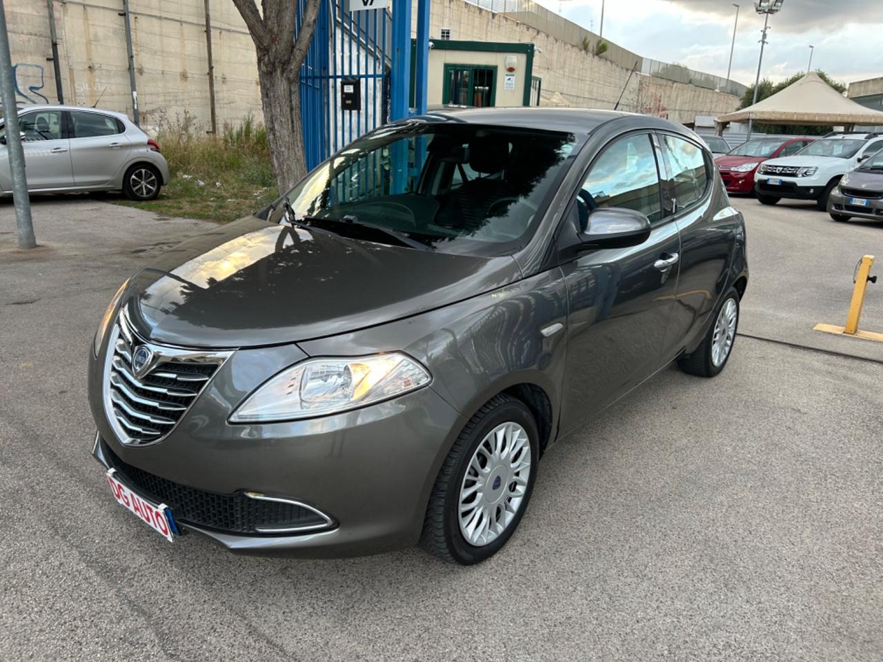 Lancia Ypsilon 1.2 benzina 69 cavalli 2012