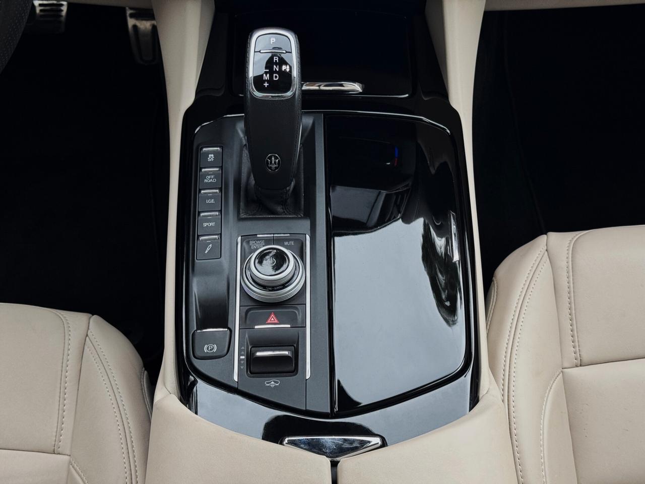 Maserati Levante 3.0 DS V6 Gransport 250CV Q4 TETTO 360