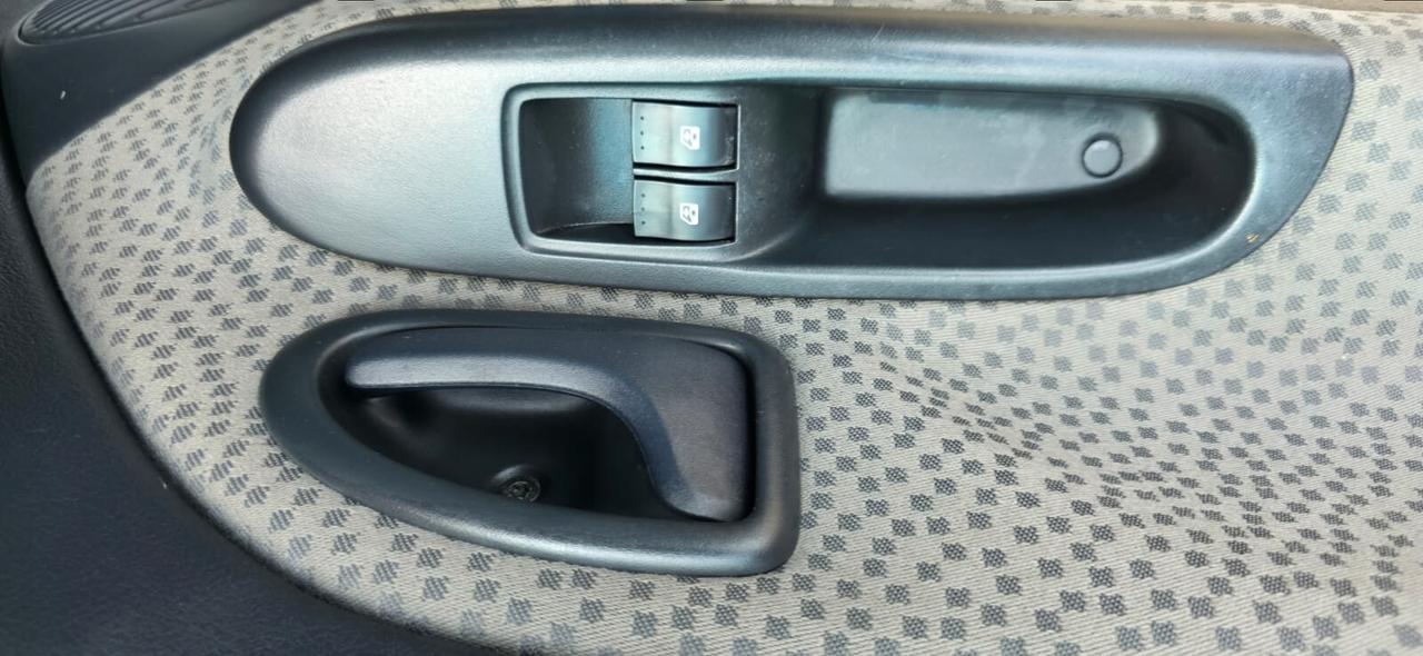Renault Clio 1.2 cat 3 porte Confort Authentique neop