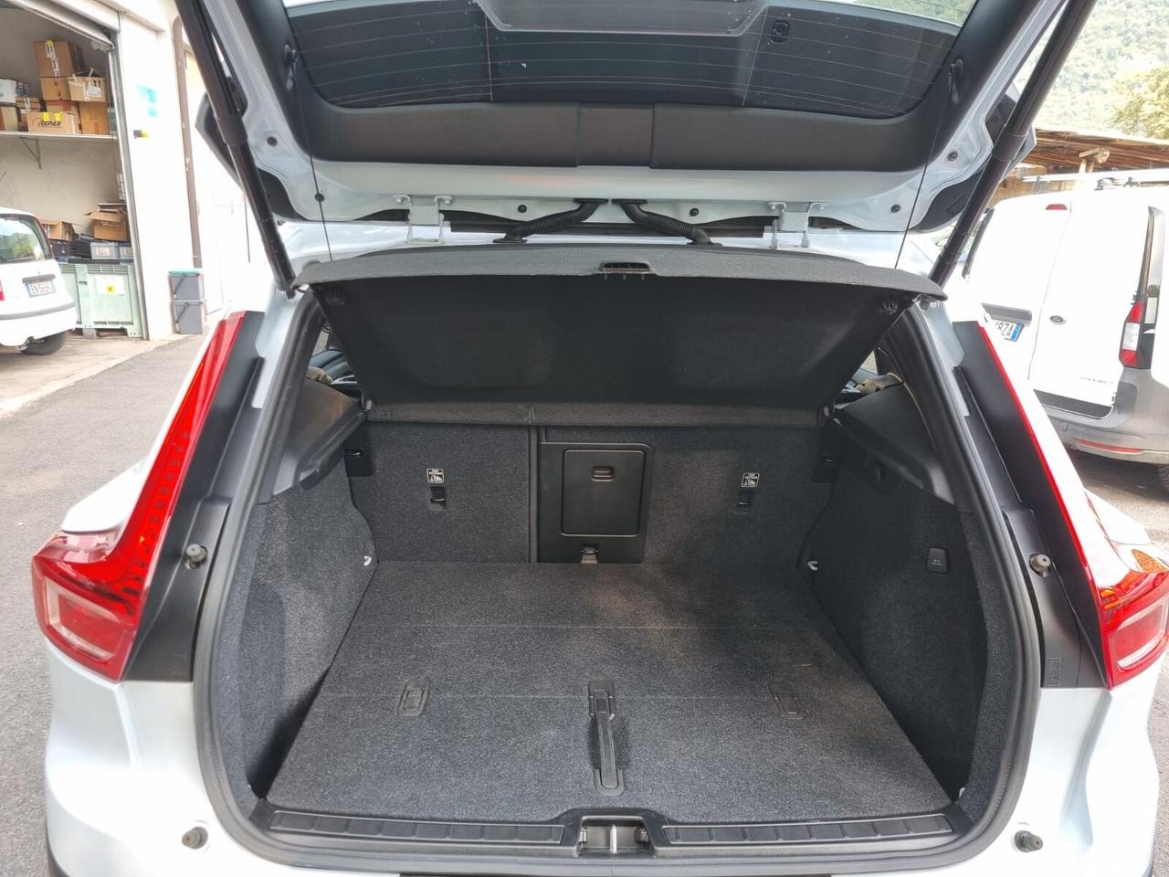 Volvo XC40 B3 automatico Plus Black Edition