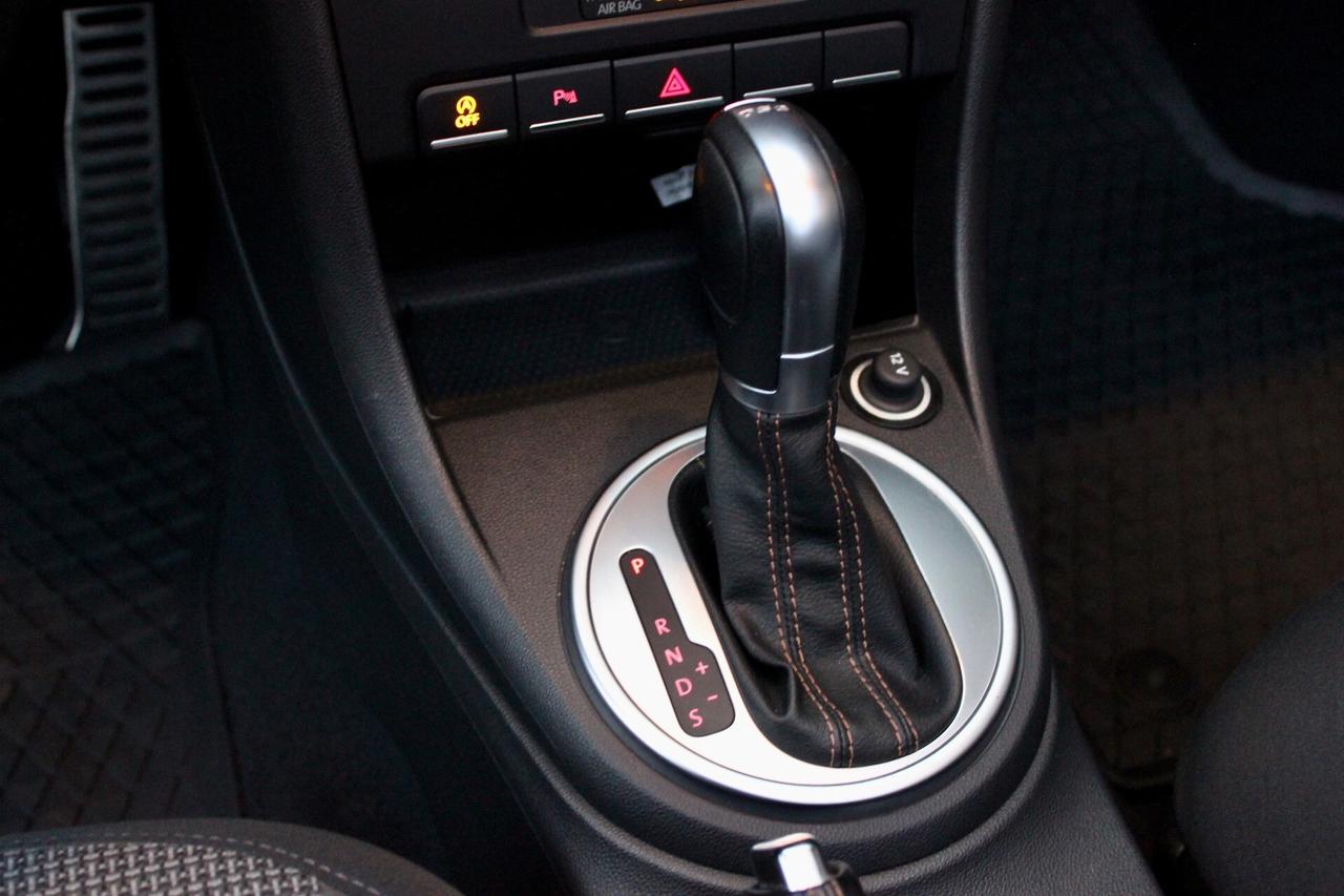 Volkswagen Maggiolino Cabrio 2.0 TDI DSG SENSORI SEDILI RISCALDATI